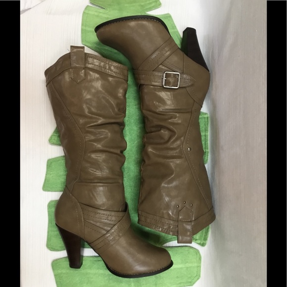 Taupe Boots to go with all. - Picture 4 of 6